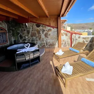 Chabela's Seaview Penthouse & Appartement Lajita
